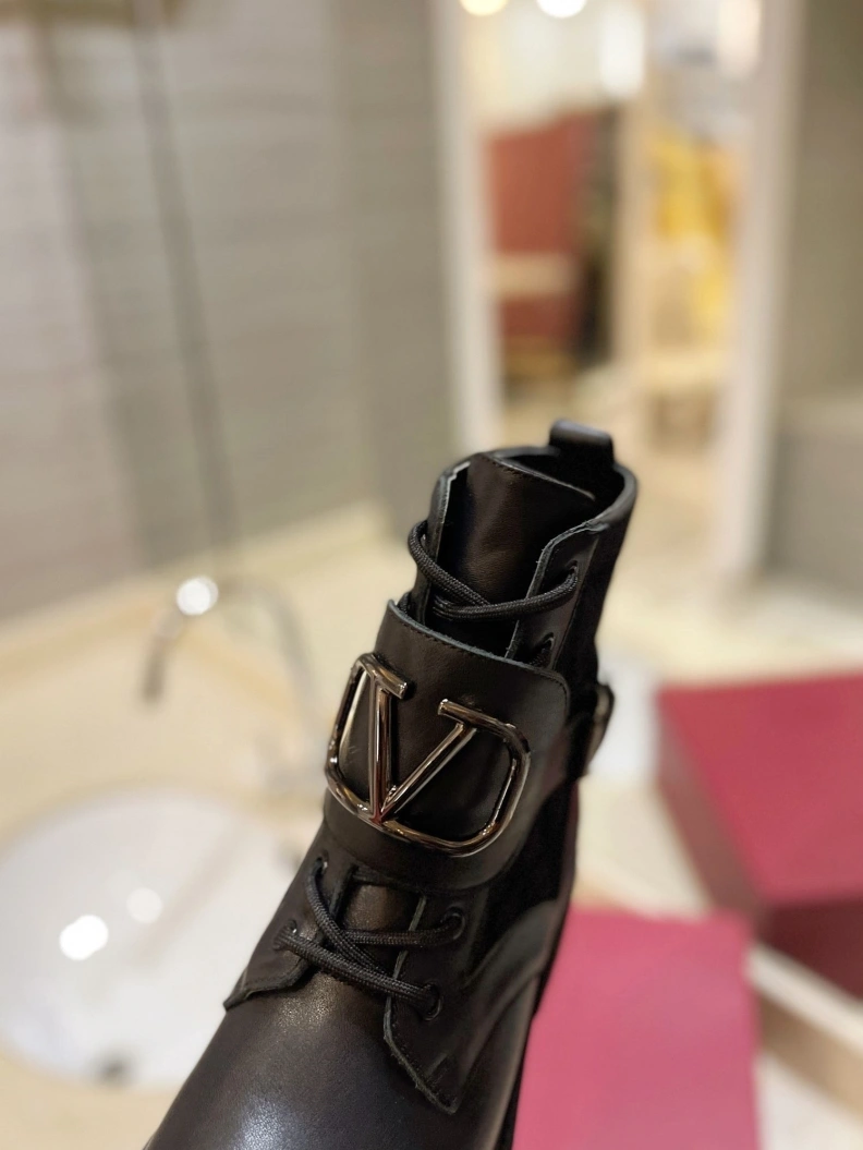 Versatile Vxlxntino Boots 230589
