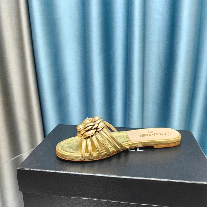 GoodFit Chxnxl Slippers 123434