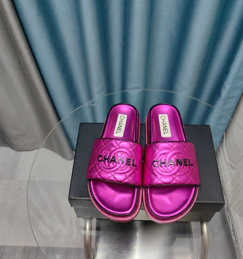 Trendsetting Chxnxl Slippers 123425