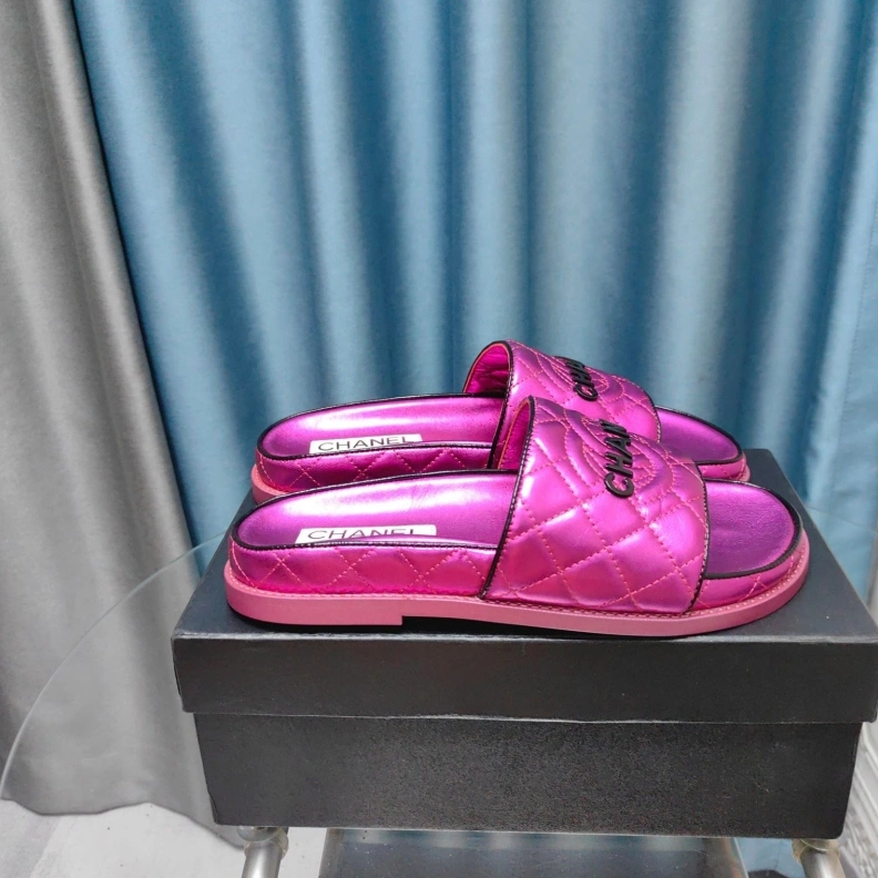 Trendsetting Chxnxl Slippers 123425