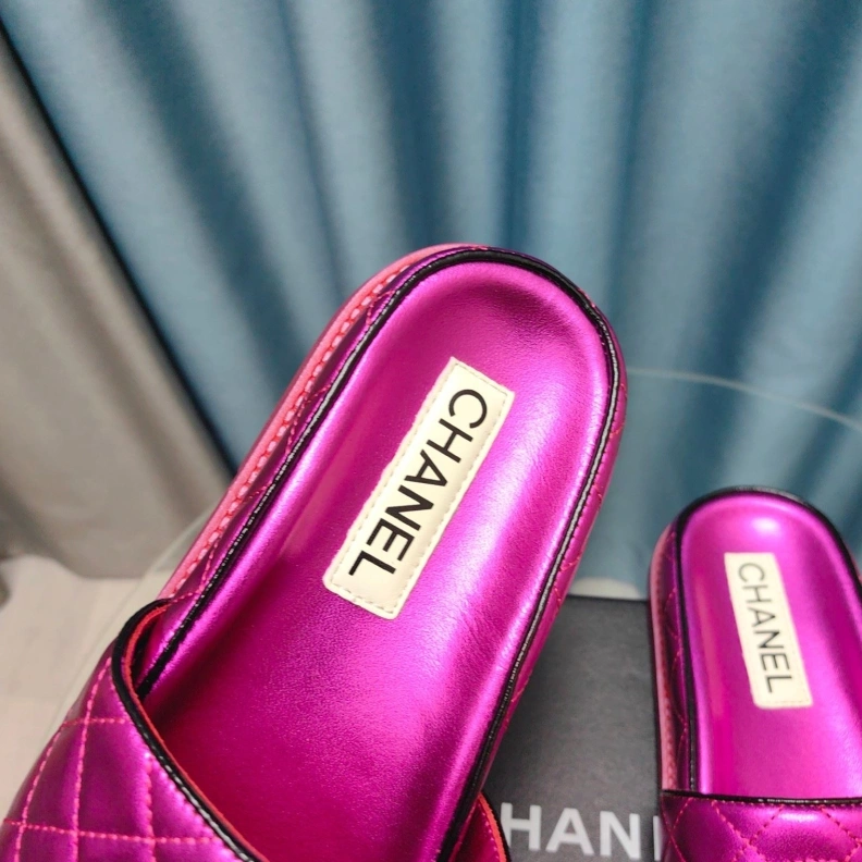 Trendsetting Chxnxl Slippers 123425