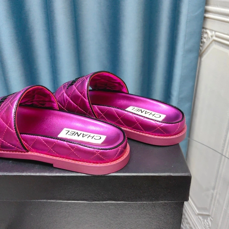 Trendsetting Chxnxl Slippers 123425