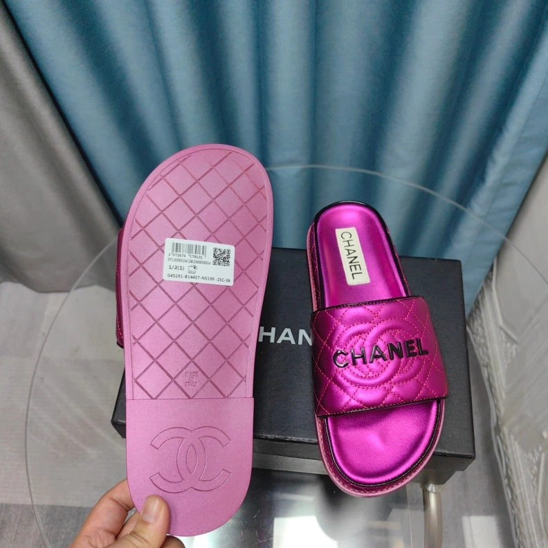 Trendsetting Chxnxl Slippers 123425