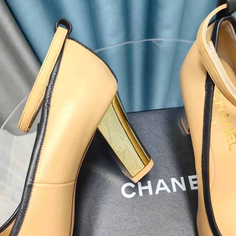WellDesigned Chxnxl High Heels 123645