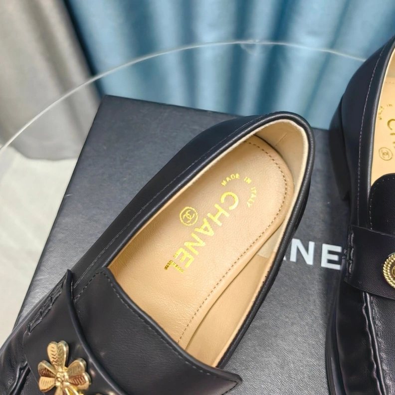 Minimalist Chxnxl Leather Shoes 123545