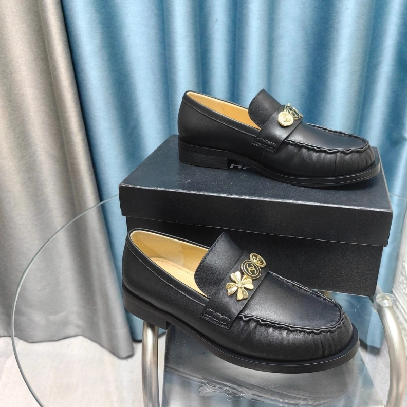 Minimalist Chxnxl Leather Shoes 123545