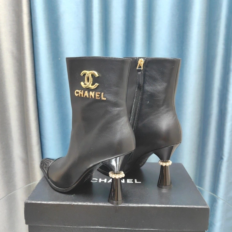 Classic Chxnxl Boots 123919