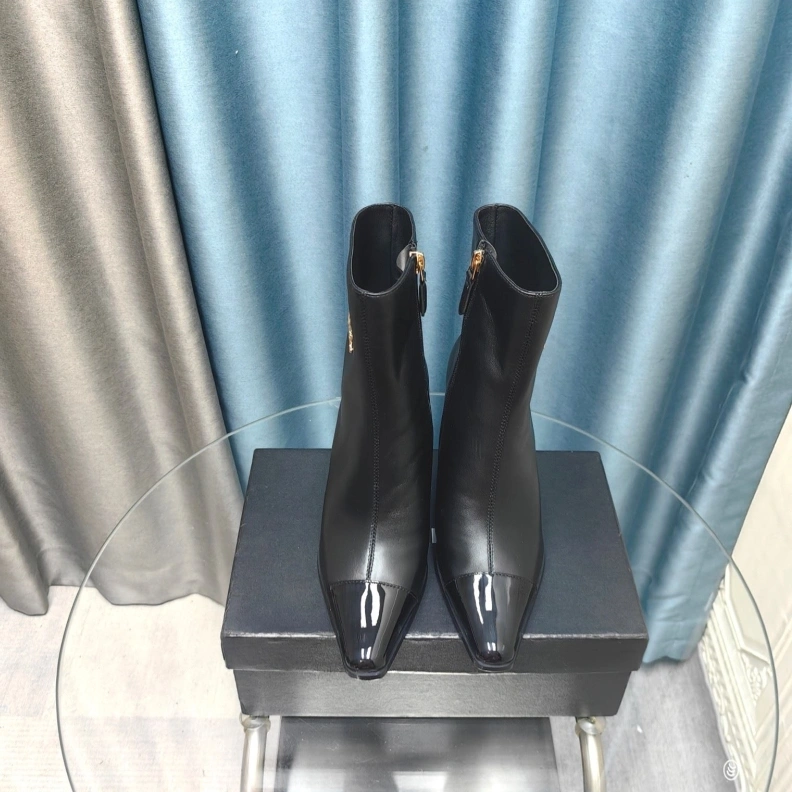 Classic Chxnxl Boots 123919