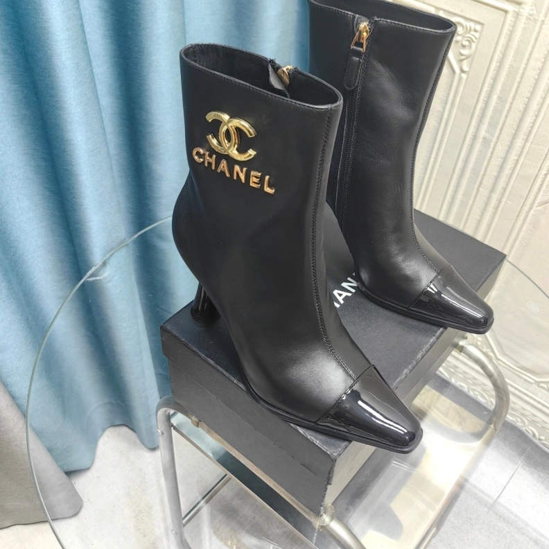 Classic Chxnxl Boots 123919