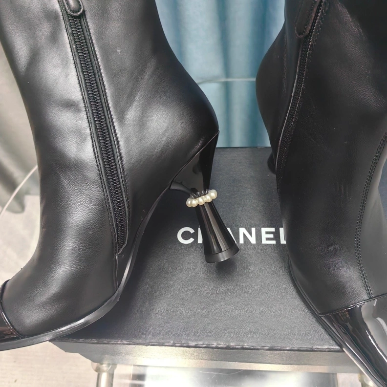 Classic Chxnxl Boots 123919