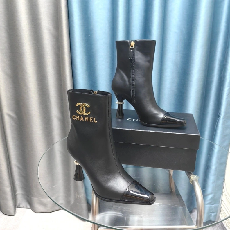 Classic Chxnxl Boots 123919