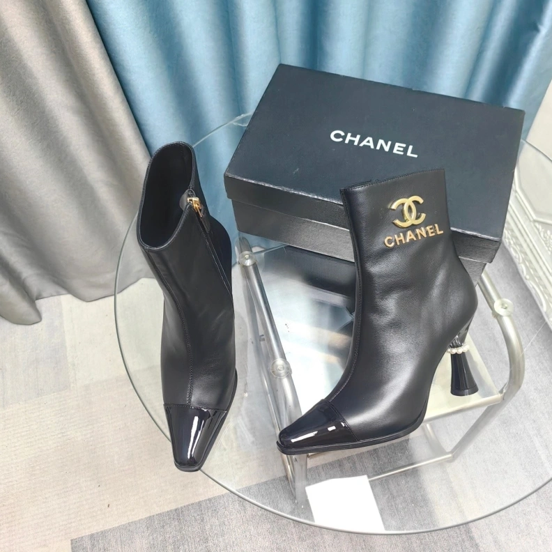 Classic Chxnxl Boots 123919