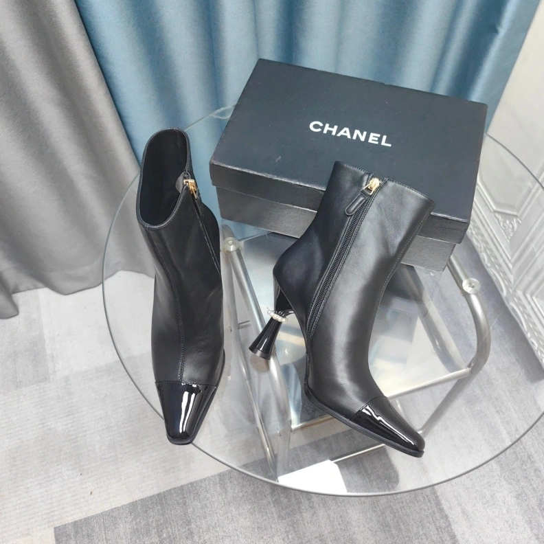 Classic Chxnxl Boots 123919