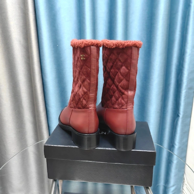 Cozy Chxnxl Boots 123897