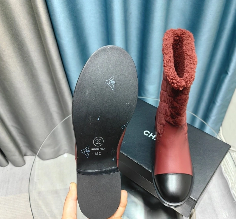 Cozy Chxnxl Boots 123897