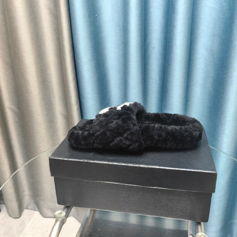 NewStyle Chxnxl Slippers 123400