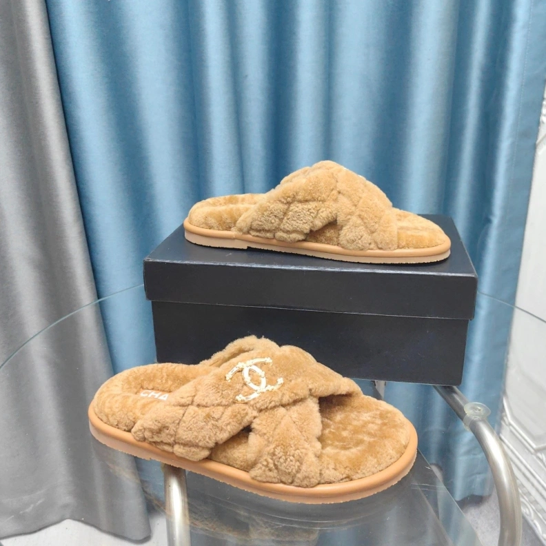 Functional Chxnxl Slippers 123394
