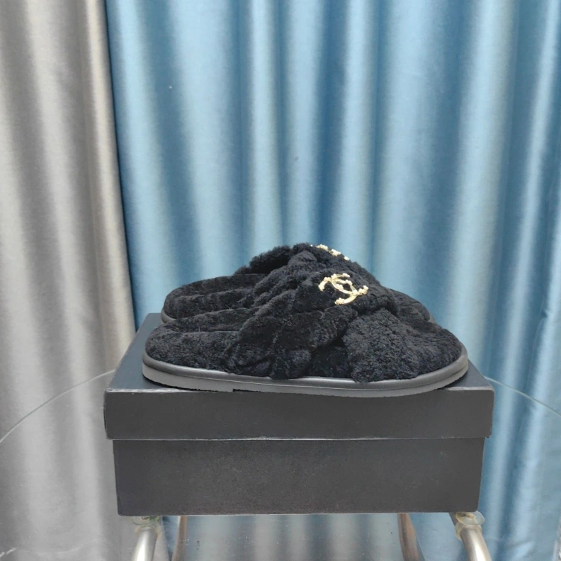 Reliable Chxnxl Slippers 123391