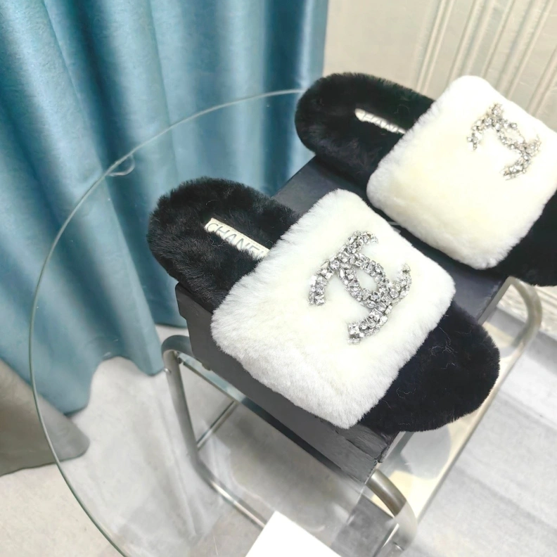 Stylish Chxnxl Slippers 123390
