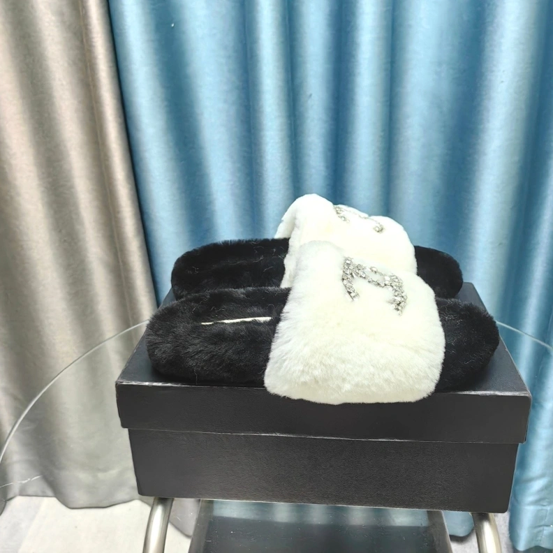 Stylish Chxnxl Slippers 123390
