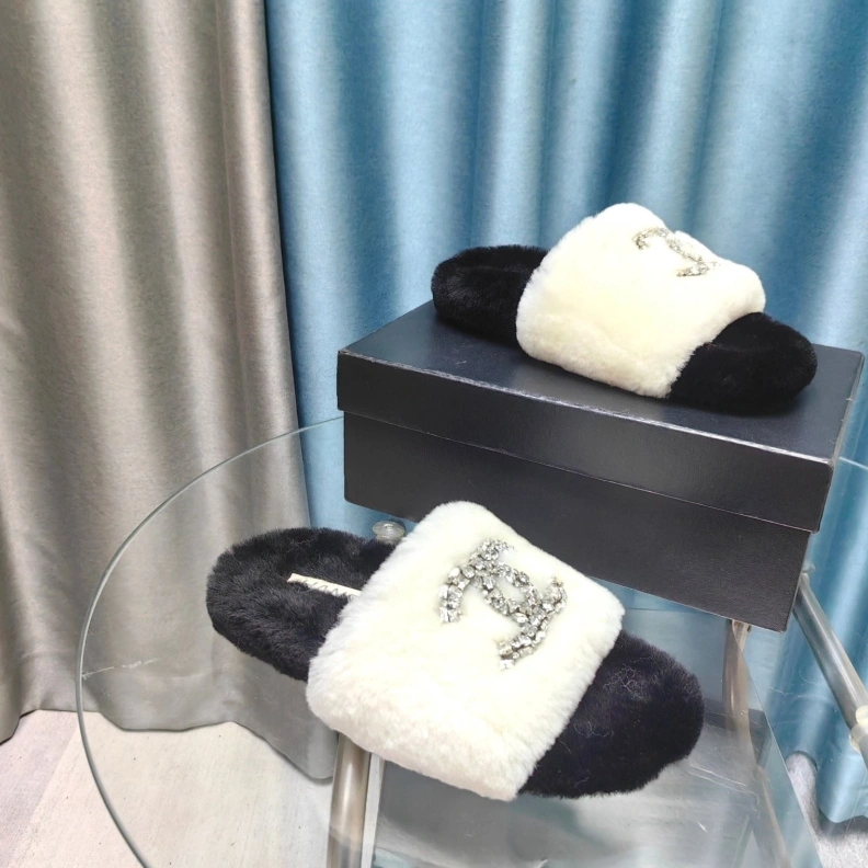 Stylish Chxnxl Slippers 123390