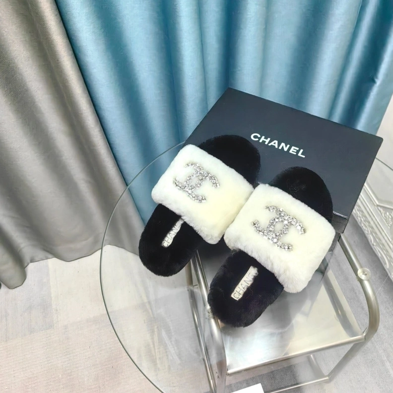Stylish Chxnxl Slippers 123390