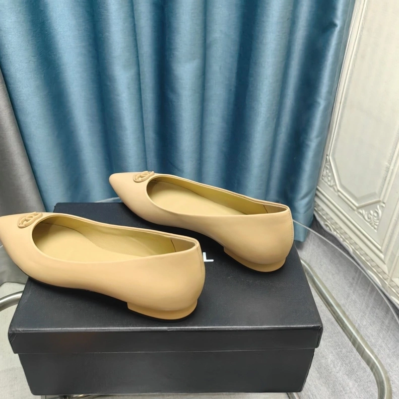 Unique Chxnxl Flat Shoes 123697