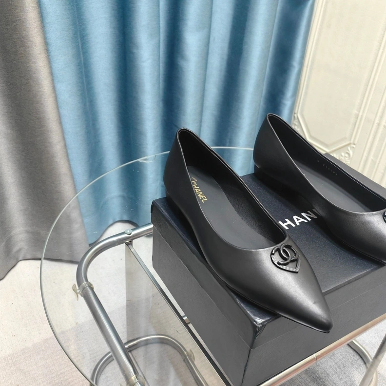 Classic Chxnxl Flat Shoes 123694