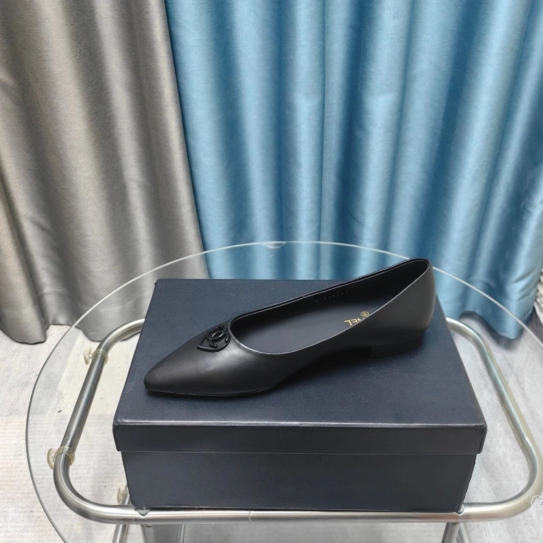 Classic Chxnxl Flat Shoes 123694