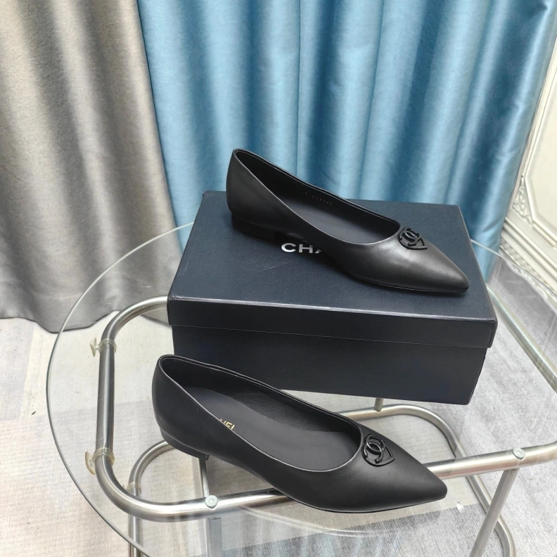 Classic Chxnxl Flat Shoes 123694