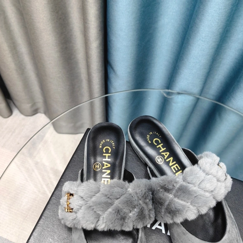 DailyWear Chxnxl Slippers 123384