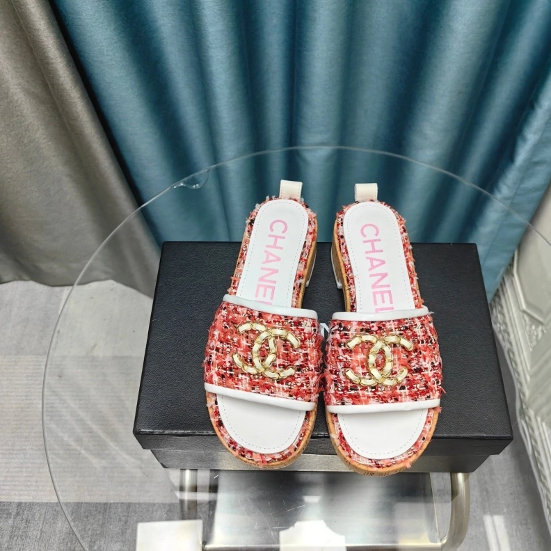 Vibrant Chxnxl Slippers 123376