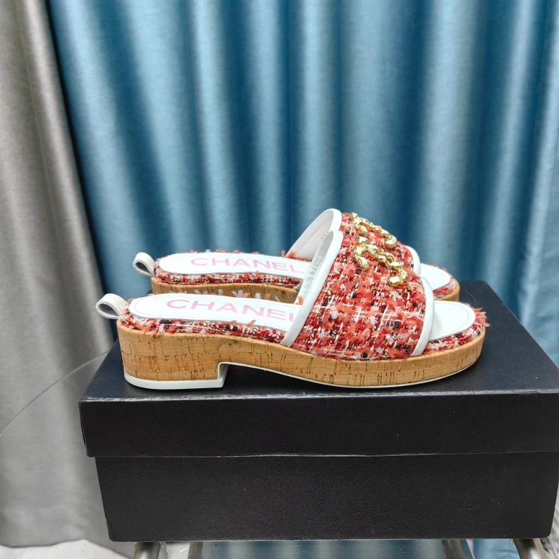 Vibrant Chxnxl Slippers 123376