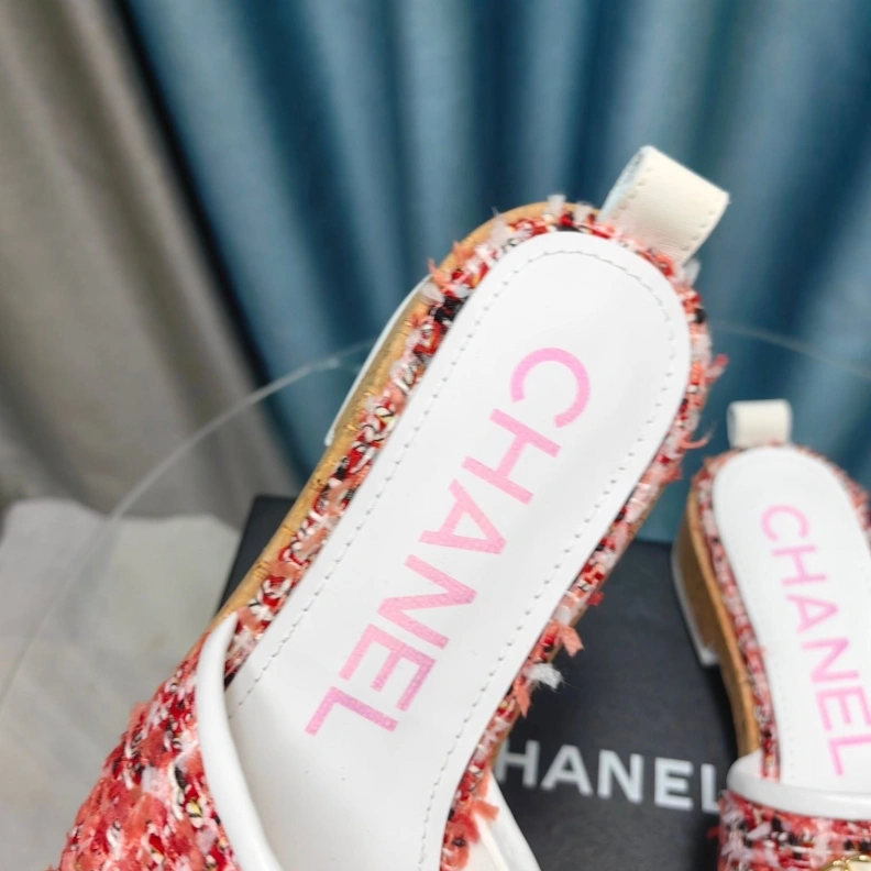 Vibrant Chxnxl Slippers 123376