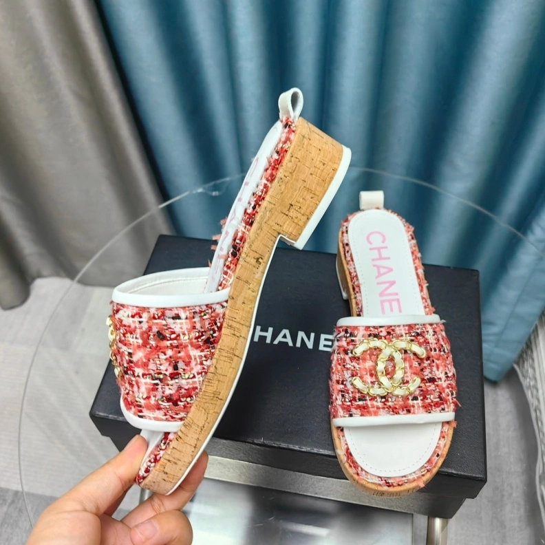 Vibrant Chxnxl Slippers 123376