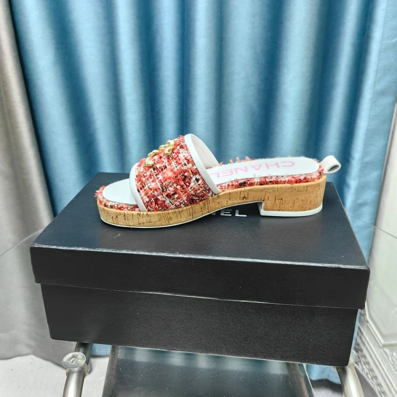 Vibrant Chxnxl Slippers 123376