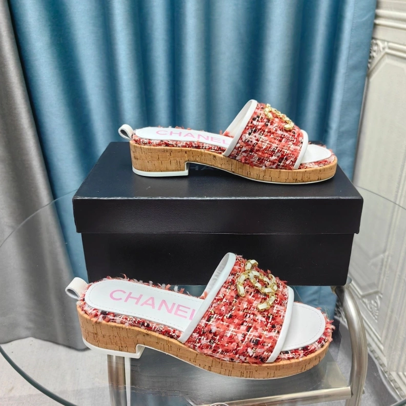 Vibrant Chxnxl Slippers 123376