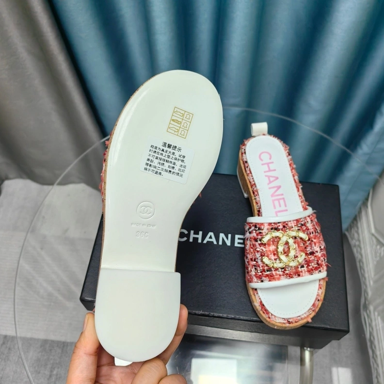 Vibrant Chxnxl Slippers 123376