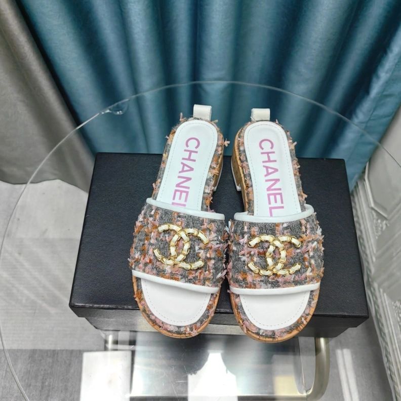 HighQuality Chxnxl Slippers 123378