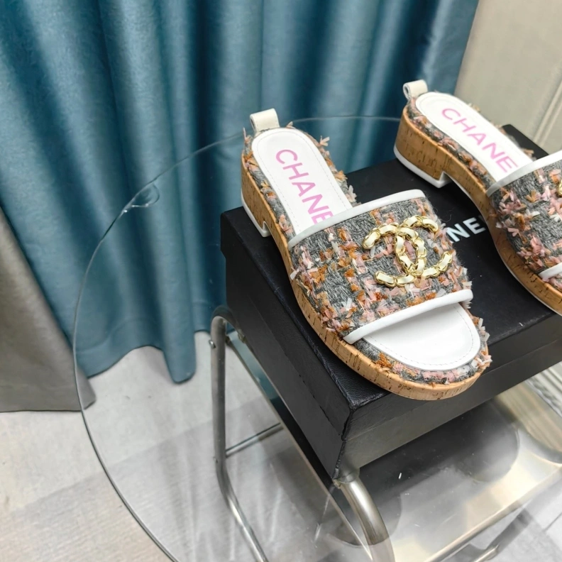HighQuality Chxnxl Slippers 123378