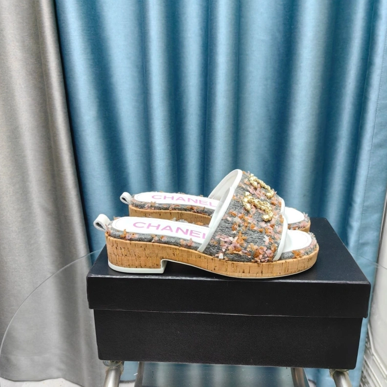 HighQuality Chxnxl Slippers 123378