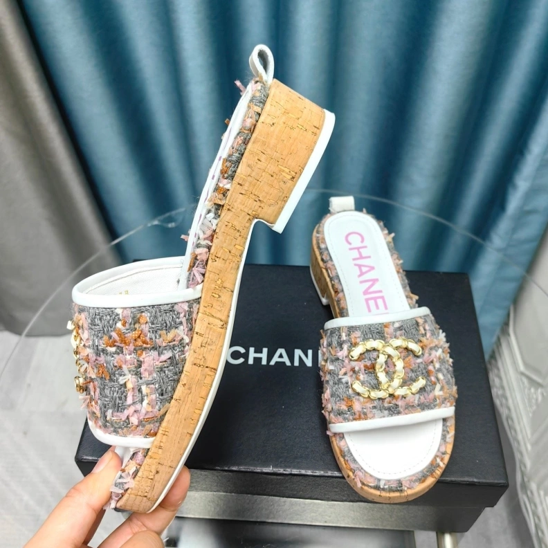HighQuality Chxnxl Slippers 123378