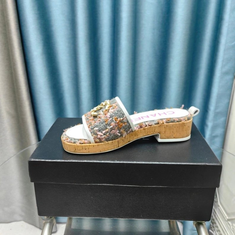 HighQuality Chxnxl Slippers 123378