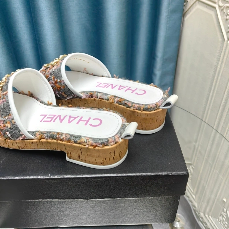 HighQuality Chxnxl Slippers 123378