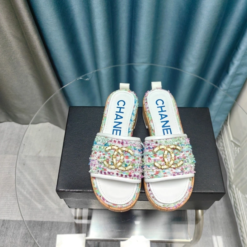Flexible Chxnxl Slippers 123383