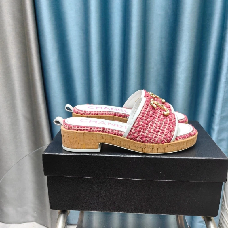 Stylish Chxnxl Slippers 123388