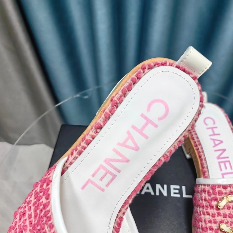 Stylish Chxnxl Slippers 123388