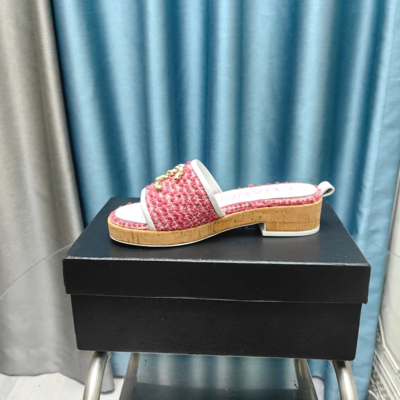 Stylish Chxnxl Slippers 123388