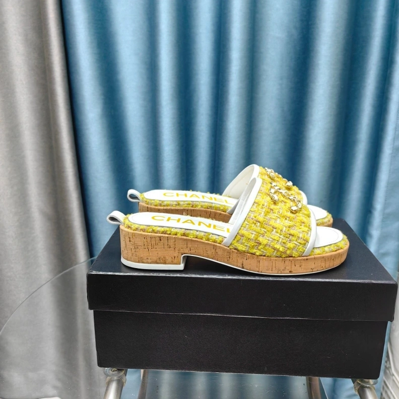 Resilient Chxnxl Slippers 123373
