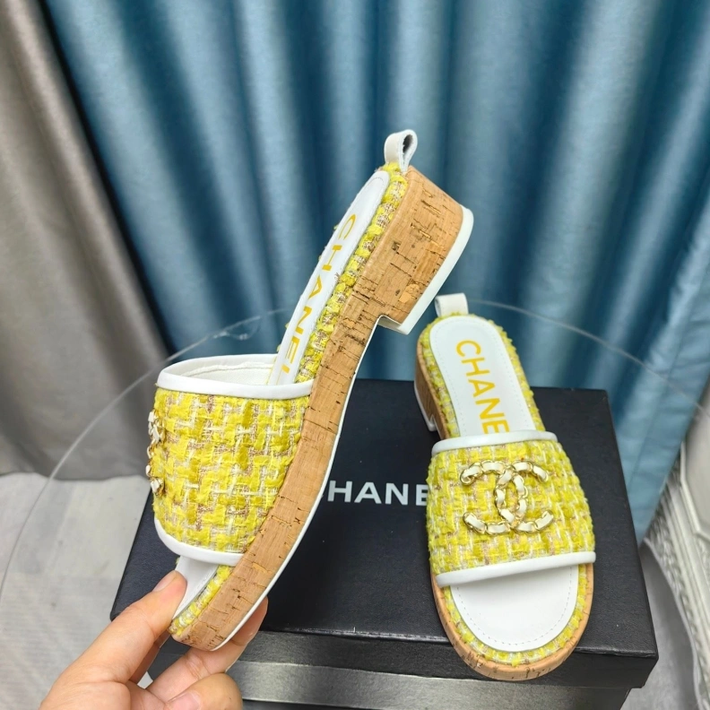 Resilient Chxnxl Slippers 123373